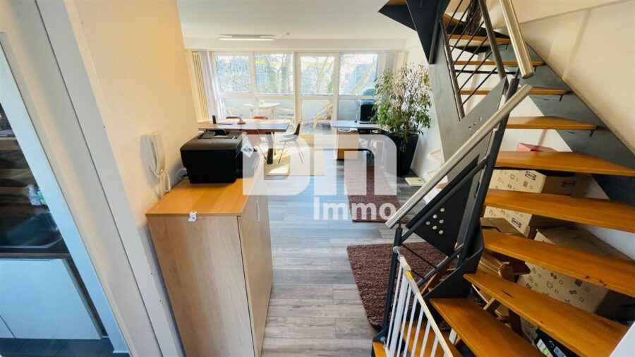 Traumhafte Maisonette-Wohnung im Penthouse-Stil mit Terrassen- und Balkonfläche - Treppenaufgang unten